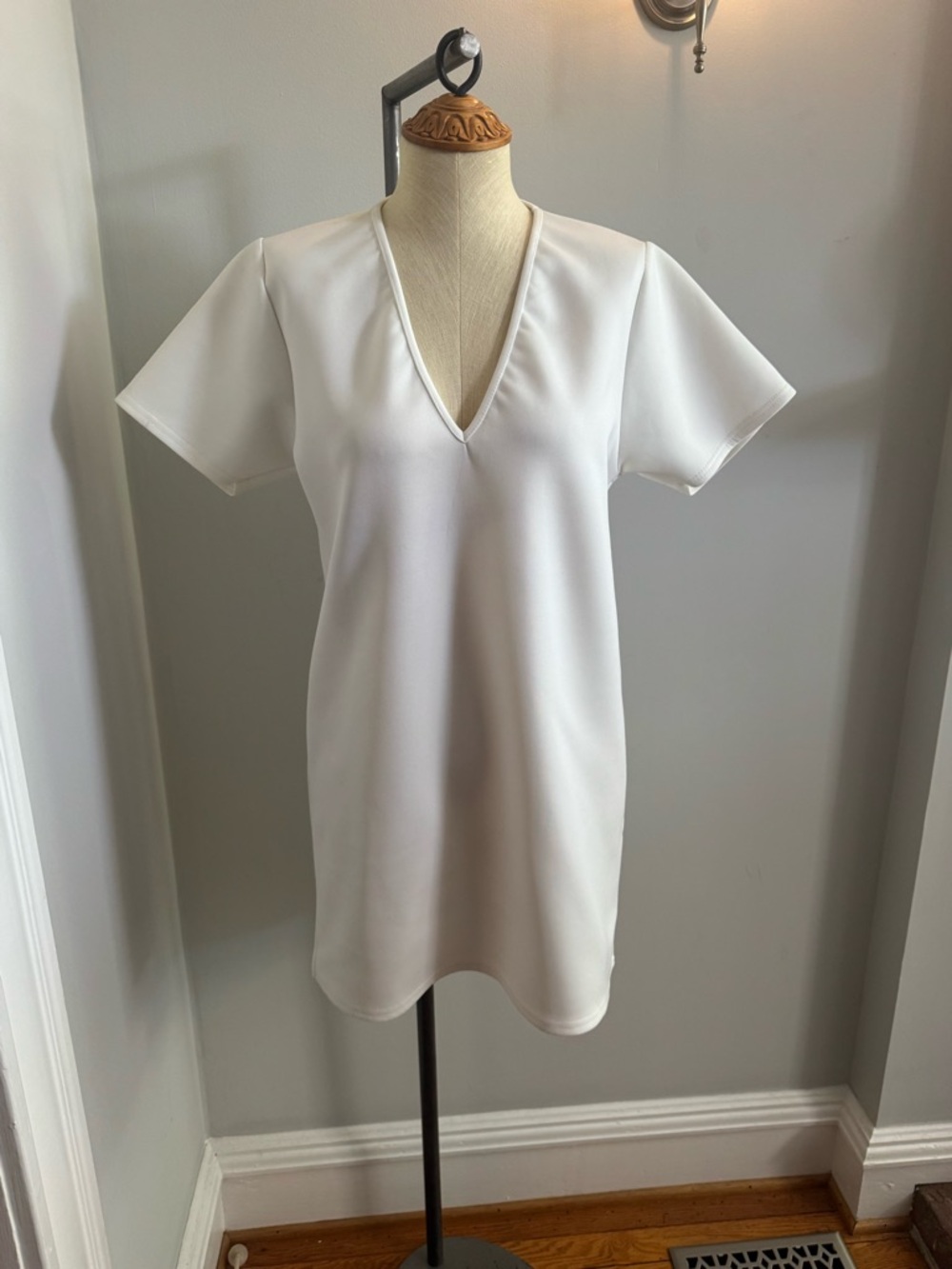 Missguided White V-Neck Short Sleeve Dress